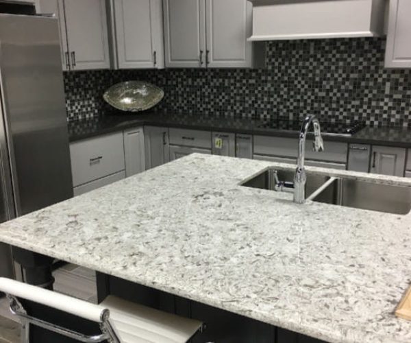 white-quartz-countertops-kitchen-island-min